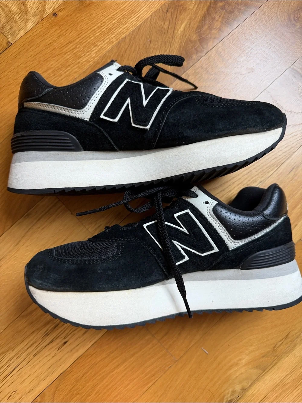 New Balance Womens 574 Blsck Suede Stacked Sneakers | W 9.5 US
